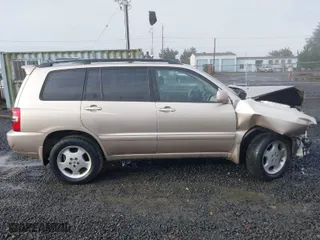 2007 Toyota Highlander w/3rd Row with VIN JTEEP21A070232012, listed as a IAAI auction lot 41632003 with 225,938 mi miles. Bid and sale history available at carsss.com. Image 13.