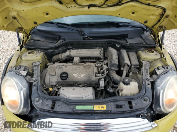 2011 MINI Hardtop z VIN WMWSU3C56BT093725, wystawiony jako Copart lot #54552145 z przebiegiem 119 060 mil mil oraz Czysty tytuł • Clean title. Historia ofert i sprzedaży dostępna na DreamBid. Obrazek 11.