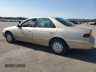 1998 Toyota Camry LE z VIN JT2BG22K8W0192431, wystawiony jako Copart lot #59421795 z przebiegiem 63 232 mil mil oraz Czysty tytuł • Clean title. Historia ofert i sprzedaży dostępna na DreamBid. Obrazek 2.