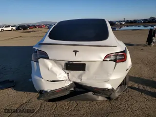 2024 Tesla Model Y with VIN 7SAYGDED1RF154851, listed as a Copart auction lot 87863255 with 5,878 mi miles and Salvage Title. Bid and sale history available at carsss.com. Image 6.