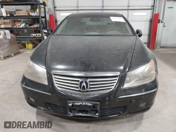 2008 Acura RL Tech Pkg with VIN JH4KB16668C000095, listed as a IAAI auction lot 40980440 with 190,396 mi miles. Bid and sale history available at carsss.com. Image 6.