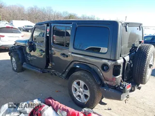 2018 Jeep Wrangler Unlimited Sport S с VIN 1C4HJXDG6JW110338, выставлен на аукционе IAAI как лот 39819803 с пробегом 100 514 миль миль и . История ставок и продаж доступна на DreamBid. Изображение 3.
