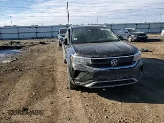 2024 Volkswagen Taos SE z VIN 3VVVX7B2XRM050831, wystawiony jako Copart lot #42519705 z przebiegiem 9 271 mil mil oraz Szkoda całkowita • Salvage title. Historia ofert i sprzedaży dostępna na DreamBid. Obrazek 11.