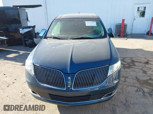 2016 Lincoln MKT EcoBoost z VIN 2LMHJ5AT4GBL02910, wystawiony jako IAAI lot #41192092 z przebiegiem 76 999 mil mil oraz . Historia ofert i sprzedaży dostępna na DreamBid. Obrazek 13.