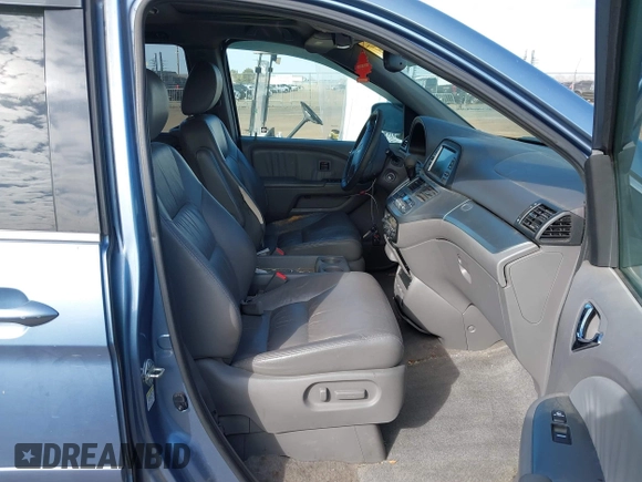 2008 Honda Odyssey Touring with VIN 5FNRL38868B047556, listed as a IAAI auction lot 41581617 with 220,436 mi miles. Bid and sale history available at carsss.com. Image 5.