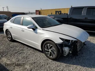 2021 Hyundai Sonata Hybrid Blue with VIN KMHL24JJ8MA035371, listed as a Copart auction lot 67689393 with 61,447 mi miles. Bid and sale history available at carsss.com. Image 4.