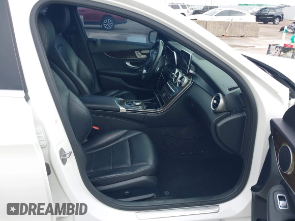2018 Mercedes-Benz C 300 с VIN WDDWF4JB6JR373532, выставлен на аукционе IAAI как лот 42458931 с пробегом 83 804 миль миль и . История ставок и продаж доступна на DreamBid. Изображение 5.