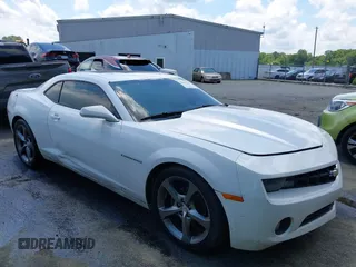 2013 Chevrolet Camaro LT z VIN 2G1FC1E39D9184322, wystawiony jako IAAI lot #42182333 z przebiegiem Nie podano mil oraz . Historia ofert i sprzedaży dostępna na DreamBid. Obrazek 1.