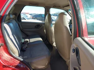 2001 Ford Escape XLS with VIN 1FMYU01171KD93513, listed as a IAAI auction lot 41767869 with 148,940 mi miles. Bid and sale history available at carsss.com. Image 8.