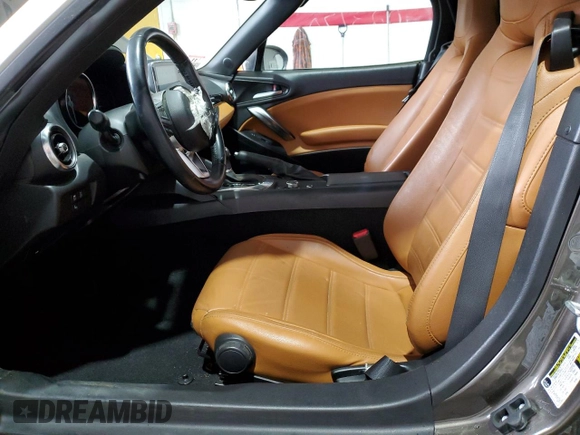 2017 FIAT 124 Spider Elaborazione Abarth z VIN JC1NFAEK1H0125019, wystawiony jako Copart lot #51663565 z przebiegiem Nie podano mil oraz Szkoda całkowita • Salvage title. Historia ofert i sprzedaży dostępna na DreamBid. Obrazek 7.