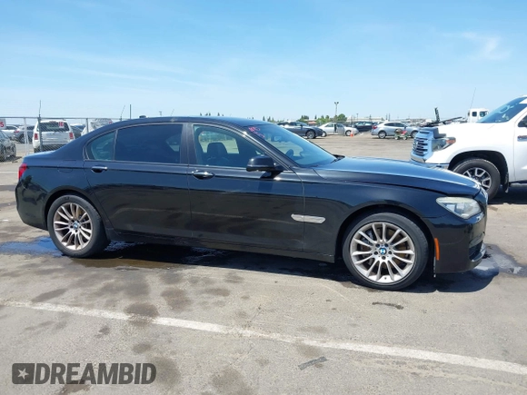 2015 BMW 7 Series 740Li z VIN WBAYE4C50FD138977, wystawiony jako IAAI lot #42277341 z przebiegiem 109 877 mil mil oraz . Historia ofert i sprzedaży dostępna na DreamBid. Obrazek 13.