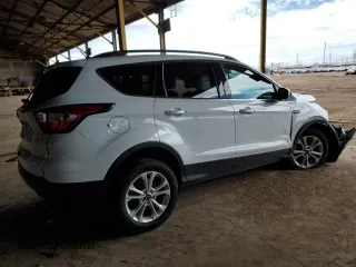 2017 Ford Escape SE with VIN 1FMCU9GD4HUD44574, listed as a Copart auction lot 48616805 with 152,026 mi miles and Salvage Title. Bid and sale history available at carsss.com. Image 3.