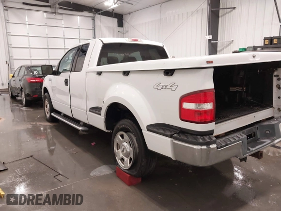 2004 Ford F-150 XLT z VIN 1FTPX04514KB70491, wystawiony jako IAAI lot #41320139 z przebiegiem 131 891 mil mil oraz . Historia ofert i sprzedaży dostępna na DreamBid. Obrazek 3.