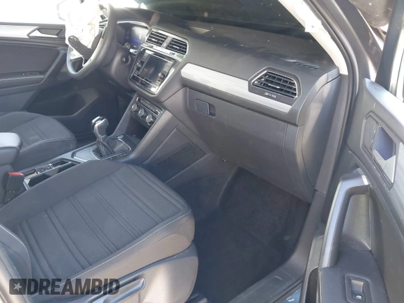 2022 Volkswagen Tiguan S with VIN 3VV1B7AX9NM055507, listed as a IAAI auction lot 41383597 with 25,546 mi miles and . Bid and sale history available at DreamBid. Image 5.