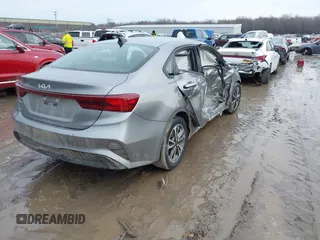2022 Kia Forte LXS z VIN 3KPF24AD0NE436326, wystawiony jako IAAI lot #41478575 z przebiegiem 72 630 mil mil oraz . Historia ofert i sprzedaży dostępna na DreamBid. Obrazek 4.