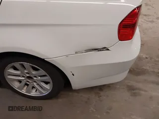 2007 BMW 3 Series 328xi с VIN WBAVC93537KX53235, выставлен на аукционе IAAI как лот 42859757 с пробегом 139 575 миль миль и . История ставок и продаж доступна на DreamBid. Изображение 6.