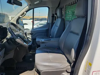 2019 Ford Transit z VIN 1FTYE1YM8KKB40189, wystawiony jako IAAI lot #42763040 z przebiegiem 193 036 mil mil oraz . Historia ofert i sprzedaży dostępna na DreamBid. Obrazek 47.