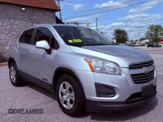 2016 Chevrolet Trax LS z VIN KL7CJKSB7GB562199, wystawiony jako Copart lot #59966125 z przebiegiem 84 359 mil mil oraz Czysty tytuł • Clean title. Historia ofert i sprzedaży dostępna na DreamBid. Obrazek 1.