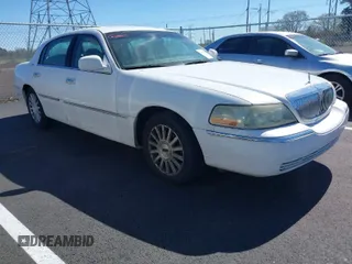 2004 Lincoln Town Car Signature z VIN 1LNHM81W94Y650604, wystawiony jako IAAI lot #41833568 z przebiegiem 197 291 mil mil oraz . Historia ofert i sprzedaży dostępna na DreamBid. Obrazek 1.