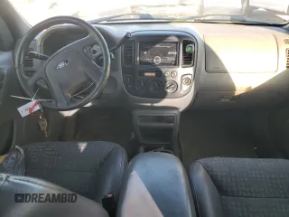 2002 Ford Escape XLS Choice with VIN 1FMYU021X2KC77142, listed as a Copart auction lot 77036384 with 213,292 mi miles and Clean title. Bid and sale history available at DreamBid. Image 8.