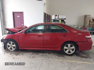 2011 Toyota Camry LE z VIN 4T1BF3EK6BU129712, wystawiony jako IAAI lot #42236451 z przebiegiem 205 126 mil mil oraz . Historia ofert i sprzedaży dostępna na DreamBid. Obrazek 13.