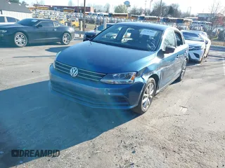 2015 Volkswagen Jetta SE z VIN 3VWD07AJ4FM285676, wystawiony jako IAAI lot #41787061 z przebiegiem 142 537 mil mil oraz . Historia ofert i sprzedaży dostępna na DreamBid. Obrazek 16.
