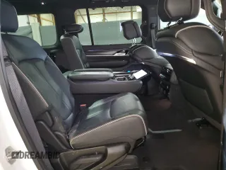 2024 Jeep Grand Wagoneer Series II z VIN 1C4SJSFP2RS150344, wystawiony jako Copart lot #84422074 z przebiegiem 16 214 mil mil oraz Czysty tytuł • Clean title. Historia ofert i sprzedaży dostępna na DreamBid. Obrazek 11.