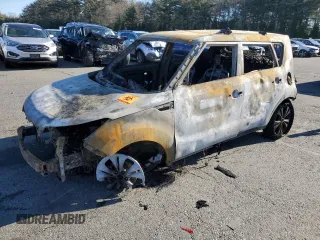 2015 Kia Soul + with VIN KNDJP3A52F7117090, listed as a Copart auction lot 88289725 with 0 mi miles and Salvage Title. Bid and sale history available at carsss.com. Image 1.