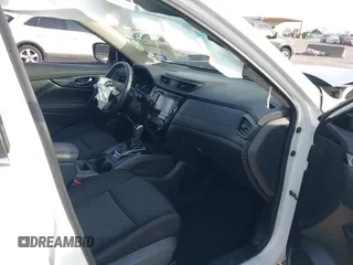 2019 Nissan Rogue SV with VIN KNMAT2MT7KP528124, listed as a IAAI auction lot 41898662 with 70,909 mi miles. Bid and sale history available at carsss.com. Image 5.