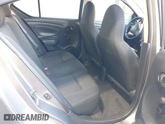 2016 Nissan Versa S z VIN 3N1CN7AP9GL854567, wystawiony jako IAAI lot #41830318 z przebiegiem 122 884 mil mil oraz . Historia ofert i sprzedaży dostępna na DreamBid. Obrazek 8.