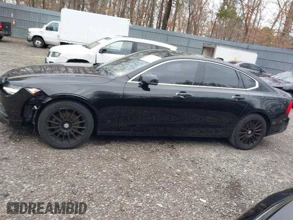 2017 Volvo S90 Momentum with VIN YV1102AK3H1006469, listed as a IAAI auction lot 41795564 with 121,001 mi miles. Bid and sale history available at carsss.com. Image 14.