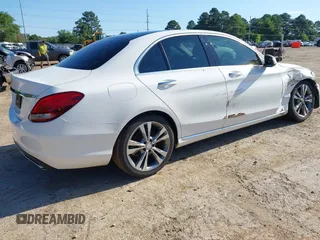2015 Mercedes-Benz C 300 z VIN 55SWF4JB6FU051639, wystawiony jako IAAI lot #42187934 z przebiegiem 125 256 mil mil oraz . Historia ofert i sprzedaży dostępna na DreamBid. Obrazek 4.
