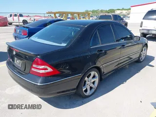 2007 Mercedes-Benz C 230 Sport с VIN WDBRF52H17F929030, выставлен на аукционе IAAI как лот 42445223 с пробегом Не указан миль и . История ставок и продаж доступна на DreamBid. Изображение 4.