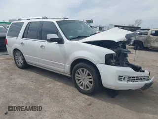 2011 Lincoln Navigator z VIN 5LMJJ2H58BEJ00181, wystawiony jako IAAI lot #41796169 z przebiegiem 197 742 mil mil oraz . Historia ofert i sprzedaży dostępna na DreamBid. Obrazek 1.