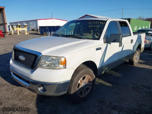 2008 Ford F-150 XLT with VIN 1FTPW12V58FA01049, listed as a IAAI auction lot 41725923 with 354,463 mi miles. Bid and sale history available at carsss.com. Image 2.