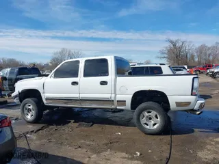 2005 Chevrolet Silverado 1500 LS with VIN 2GCEK13T151233103, listed as a IAAI auction lot 41656738 with 216,008 mi miles. Bid and sale history available at carsss.com. Image 15.