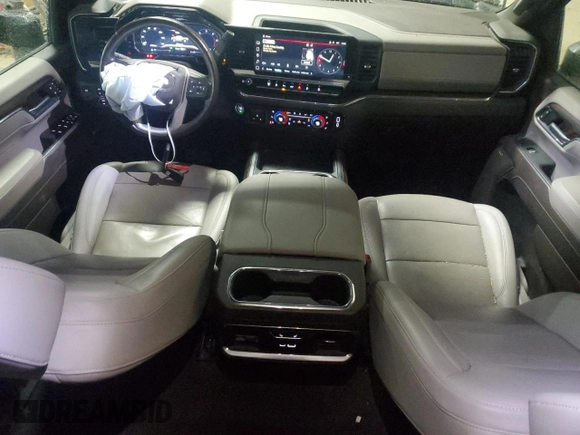 2024 GMC Sierra 3500HD SLT z VIN 1GT49UEY5RF126720, wystawiony jako Copart lot #80645694 z przebiegiem 35 573 mil mil oraz Szkoda całkowita • Salvage title. Historia ofert i sprzedaży dostępna na DreamBid. Obrazek 8.