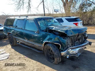 1996 GMC Suburban with VIN 1GKFK16R3TJ703465, listed as a IAAI auction lot 41325441 with 271,871 mi miles. Bid and sale history available at carsss.com. Image 1.