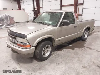 2000 Chevrolet S-10 LS with VIN 1GCCS1446YK192616, listed as a IAAI auction lot 41562966 with 289,447 mi miles. Bid and sale history available at carsss.com. Image 2.