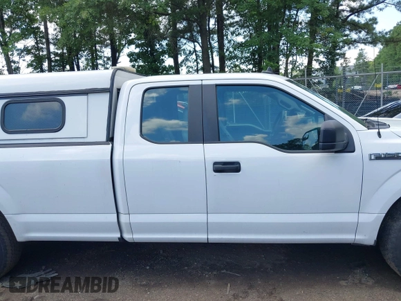 2020 Ford F-150 XL z VIN 1FTFX1C55LKE80693, wystawiony jako IAAI lot #42650150 z przebiegiem 125 739 mil mil oraz . Historia ofert i sprzedaży dostępna na DreamBid. Obrazek 13.