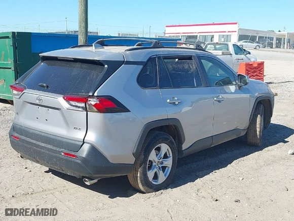 2019 Toyota RAV4 XLE with VIN JTMW1RFV9KD015154, listed as a IAAI auction lot 40571484 with 1 mi miles. Bid and sale history available at carsss.com. Image 4.