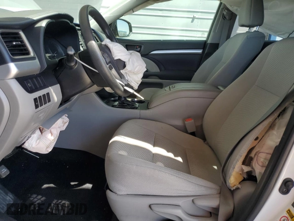 2019 Toyota Highlander LE z VIN 5TDZZRFH1KS367536, wystawiony jako Copart lot #55051045 z przebiegiem 67 732 mil mil oraz Szkoda całkowita • Salvage title. Historia ofert i sprzedaży dostępna na DreamBid. Obrazek 7.