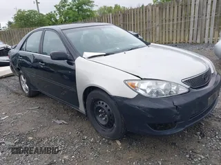 2005 Toyota Camry STD z VIN 4T1BE32K75U057530, wystawiony jako IAAI lot #42235688 z przebiegiem 279 427 mil mil oraz . Historia ofert i sprzedaży dostępna na DreamBid. Obrazek 1.