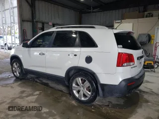 2012 Kia Sorento EX z VIN 5XYKU4A25CG271932, wystawiony jako Copart lot #51371565 z przebiegiem 208 398 mil mil oraz Nie do naprawy • Non repairable. Historia ofert i sprzedaży dostępna na DreamBid. Obrazek 2.