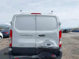 2016 Ford Transit z VIN 1FTYR1YG9GKA12565, wystawiony jako IAAI lot #41969936 z przebiegiem 192 933 mil mil oraz . Historia ofert i sprzedaży dostępna na DreamBid. Obrazek 16.