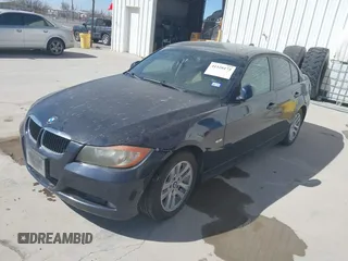 2007 BMW 3 Series 328i z VIN WBAVA33567KX83770, wystawiony jako IAAI lot #41526173 z przebiegiem 117 995 mil mil oraz . Historia ofert i sprzedaży dostępna na DreamBid. Obrazek 2.