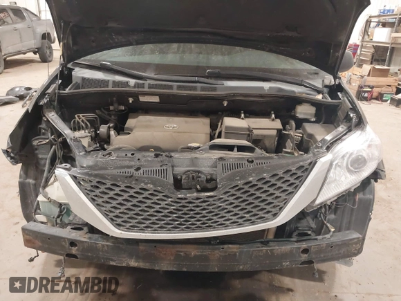 2011 Toyota Sienna SE with VIN 5TDXK3DC6BS112848, listed as a IAAI auction lot 41506859 with 298,533 mi miles. Bid and sale history available at carsss.com. Image 6.