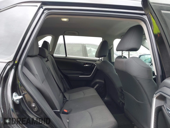 2024 Toyota RAV4 XLE with VIN 2T3P1RFV8RC440951, listed as a IAAI auction lot 42160027 with 35,000 mi miles. Bid and sale history available at carsss.com. Image 8.