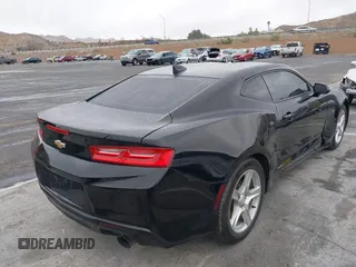 2017 Chevrolet Camaro 1LT z VIN 1G1FB1RS5H0203694, wystawiony jako IAAI lot #41560968 z przebiegiem Nie podano mil oraz . Historia ofert i sprzedaży dostępna na DreamBid. Obrazek 4.