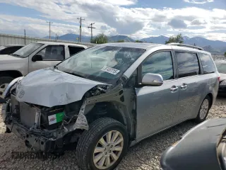 2015 Toyota Sienna Limited z VIN 5TDDK3DC5FS127754, wystawiony jako Copart lot #57437715 z przebiegiem 99 496 mil mil oraz Szkoda całkowita • Salvage title. Historia ofert i sprzedaży dostępna na DreamBid. Obrazek 1.